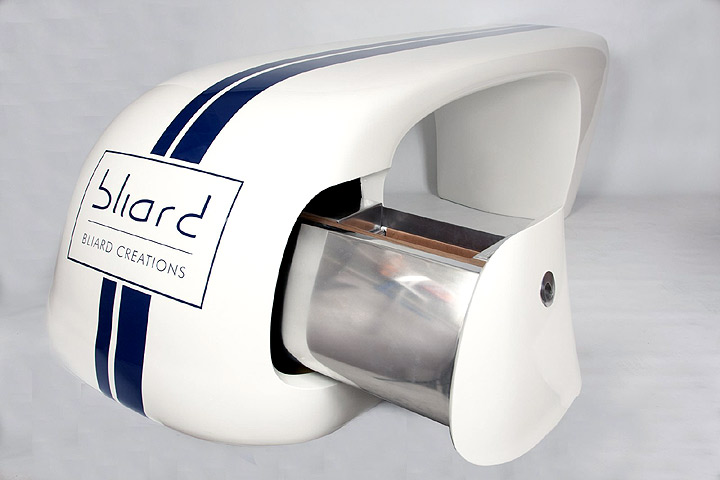 Bureau blanc et bleu  unique cr&eacute;ation Jean Michel Bliard